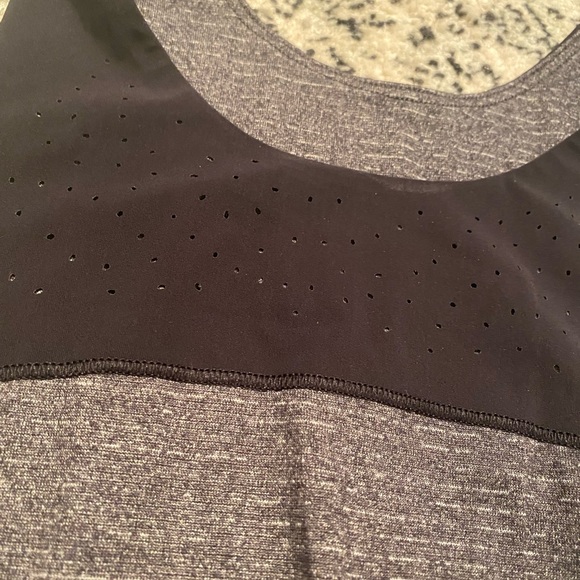 🆕🍋Lululemon Clip-In open back tank, heather gray striped/black - Picture 5 of 9